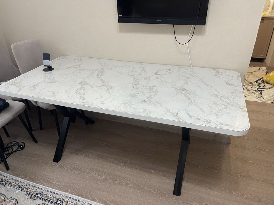 Продается стол со стульями