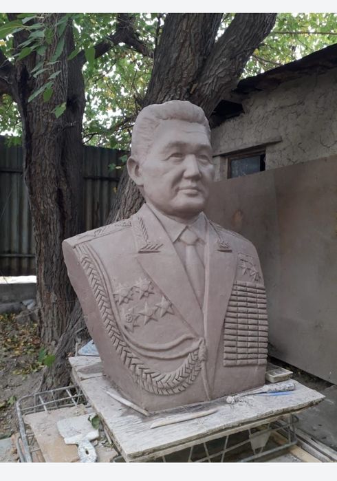 Скульптуры. Стеллы. Бюст. Маф.