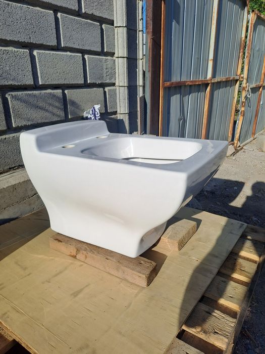 Продам подвесные унитазы