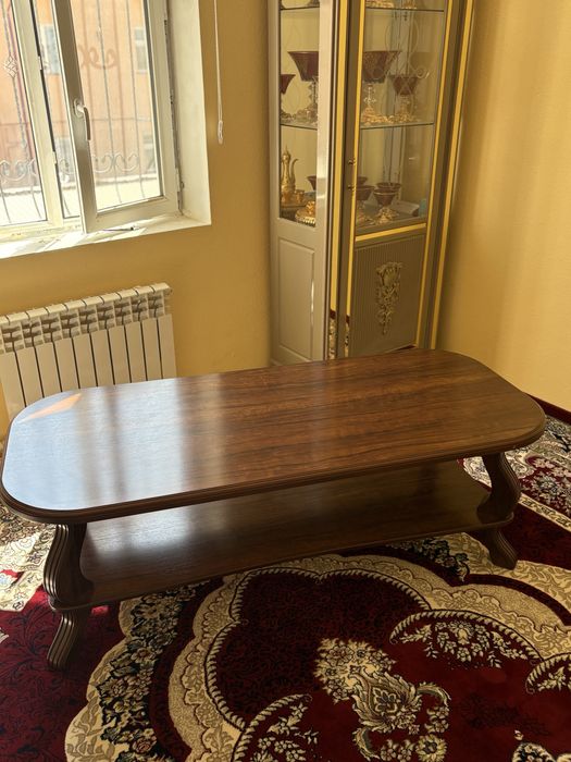 Stol sotiladi yogochdan