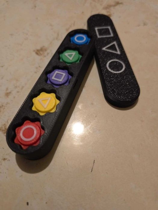 Joc Gonggi din serialul Squid Game cu carcasa slim,culorile din serial
