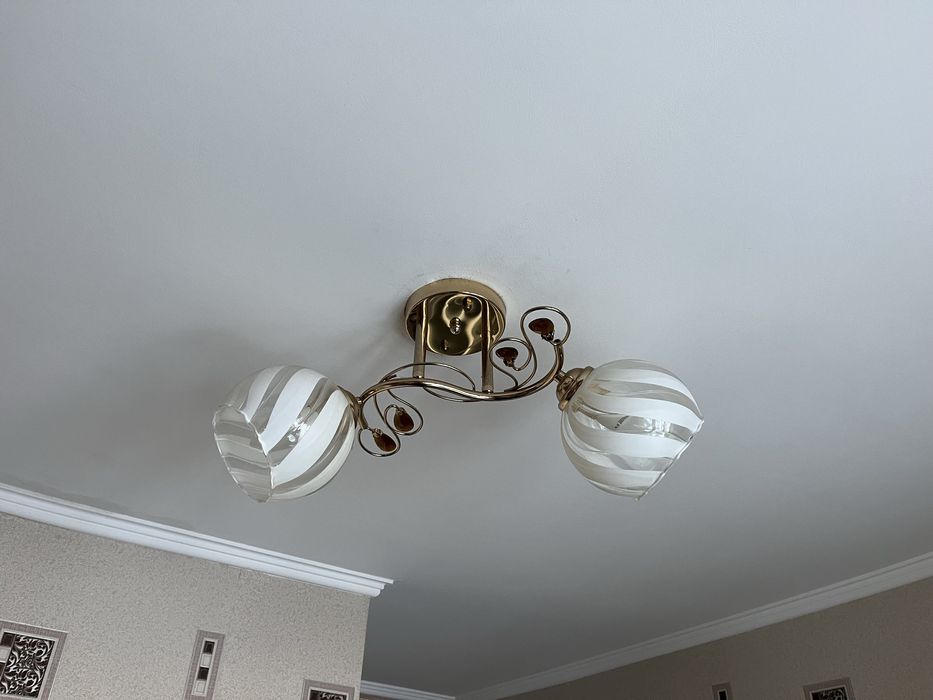 Люстра двухрожкова