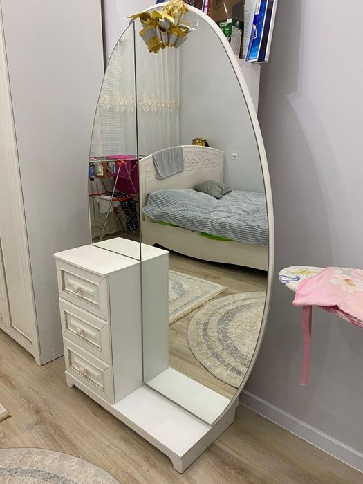 Продается шкаф, кровать, комод