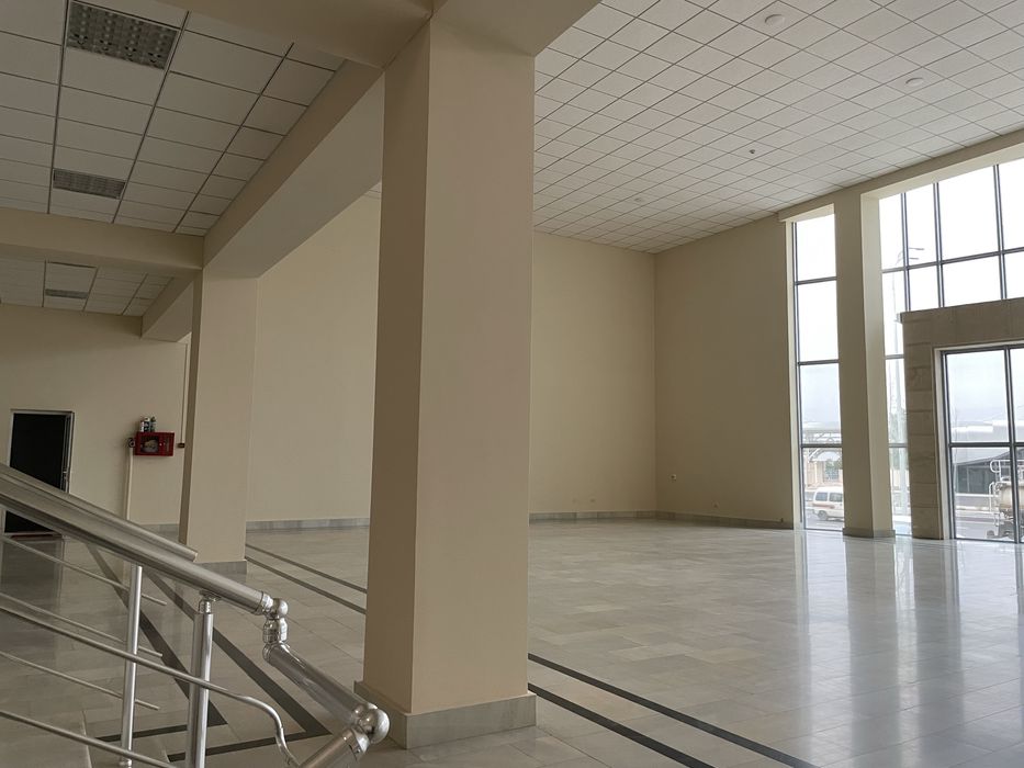 Сдаётся в аренду просторное коммерческое помещение