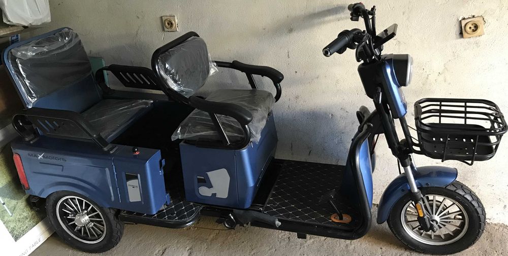 Двуместна електрическа триколка Max Motors CARGO LUX 1500W