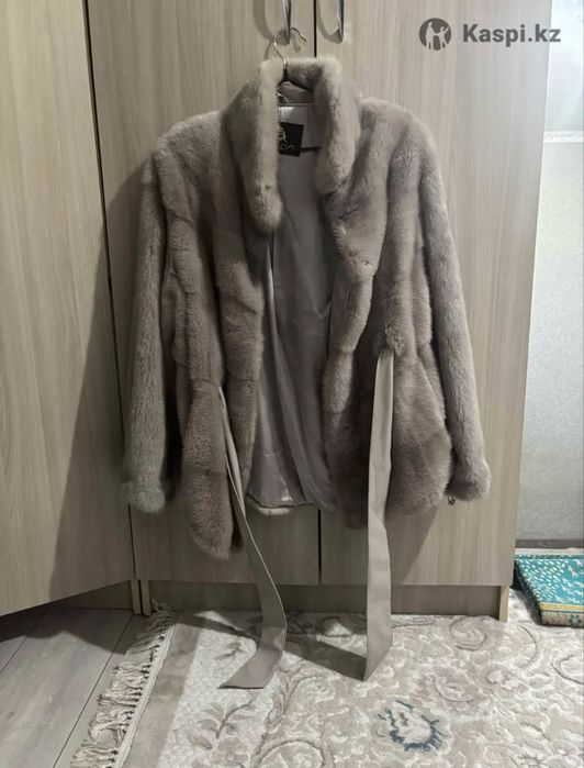 Норковая шуба, кожаные ремешки