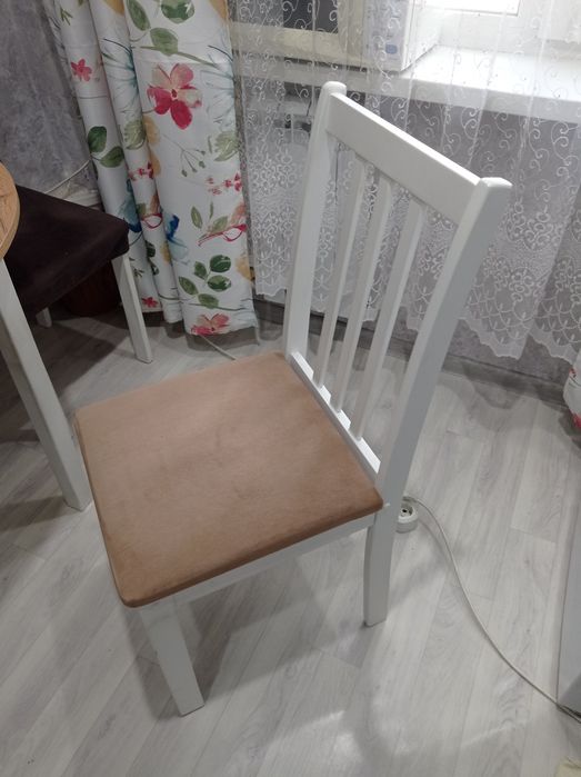 Продам 4 стула состояние хорошее