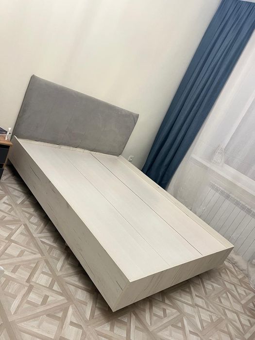 Продам кровать с размером 200×1600