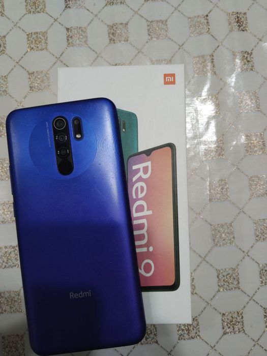 Redmi 9.  4 gb / 64 gb  yili 2020-21