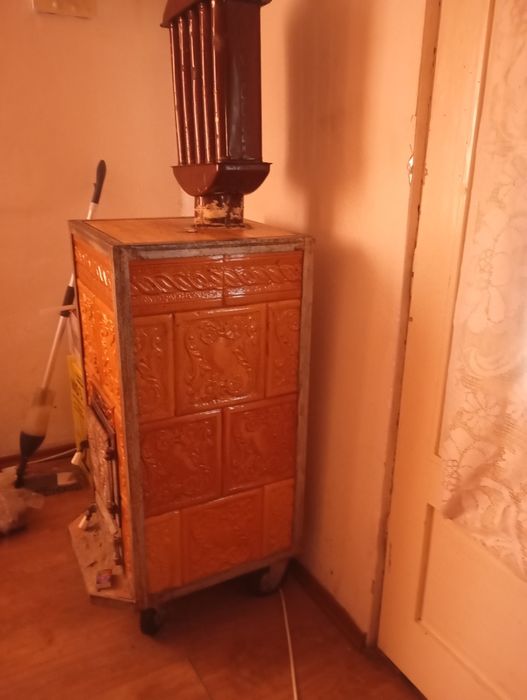 De vânzare 2 sobe și un șemineu