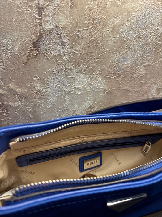 Оригинална дамска чанта  Guess