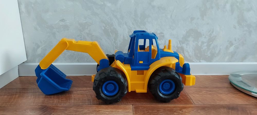 Экскаватор большой