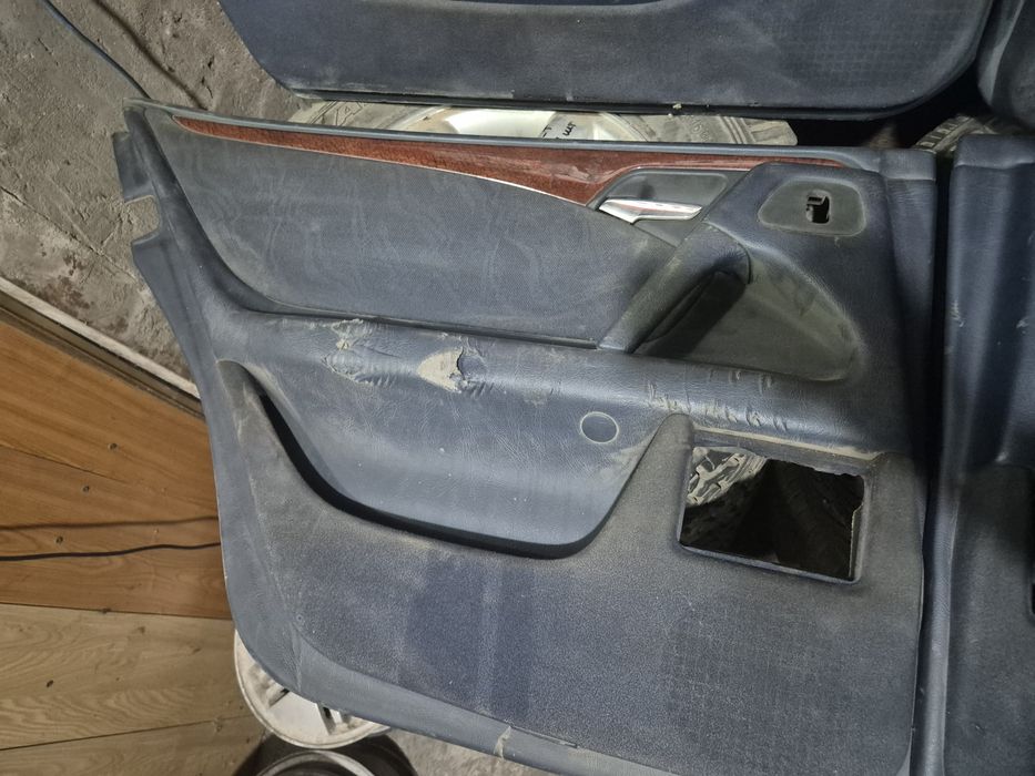 Дверные обшивки Мерседес 210 с деревом