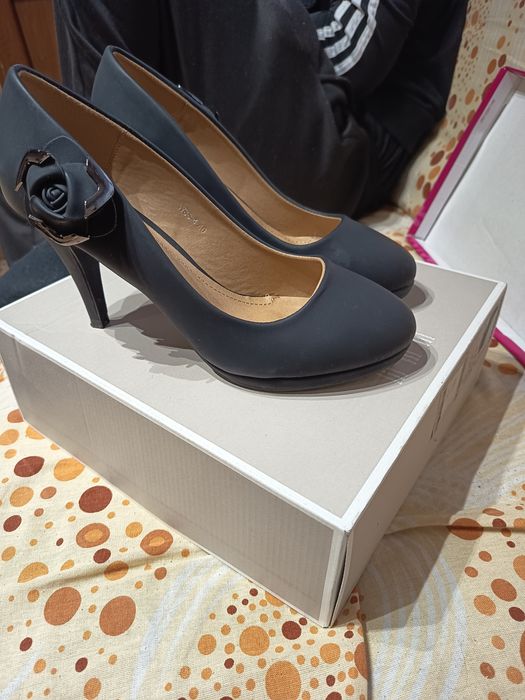 Vand lot pantofi dama negri