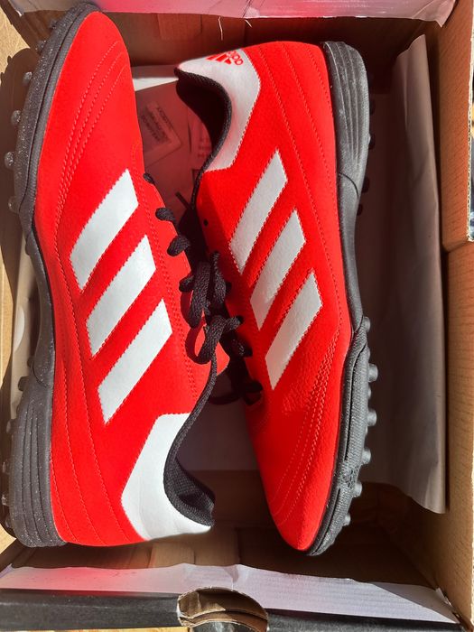 Adidas Спортни обувки за футбол !