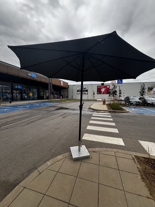 Градински чадър, 3м диаметър + масивна стойка