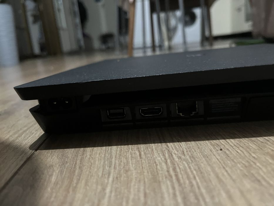 Playstation 4 в отличном состоянии