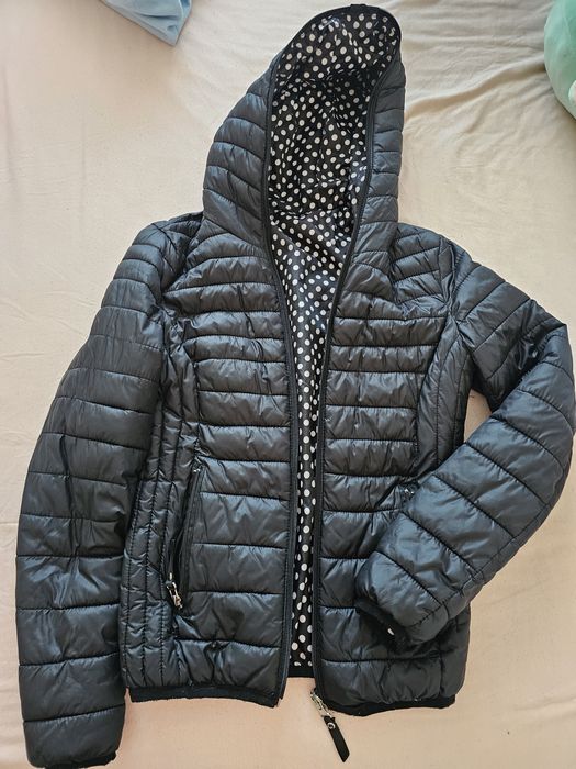 Blanita albă / geaca neagră