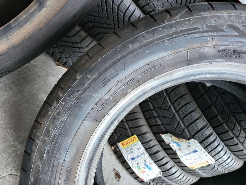 235/60/18 DUNLOP 4бр