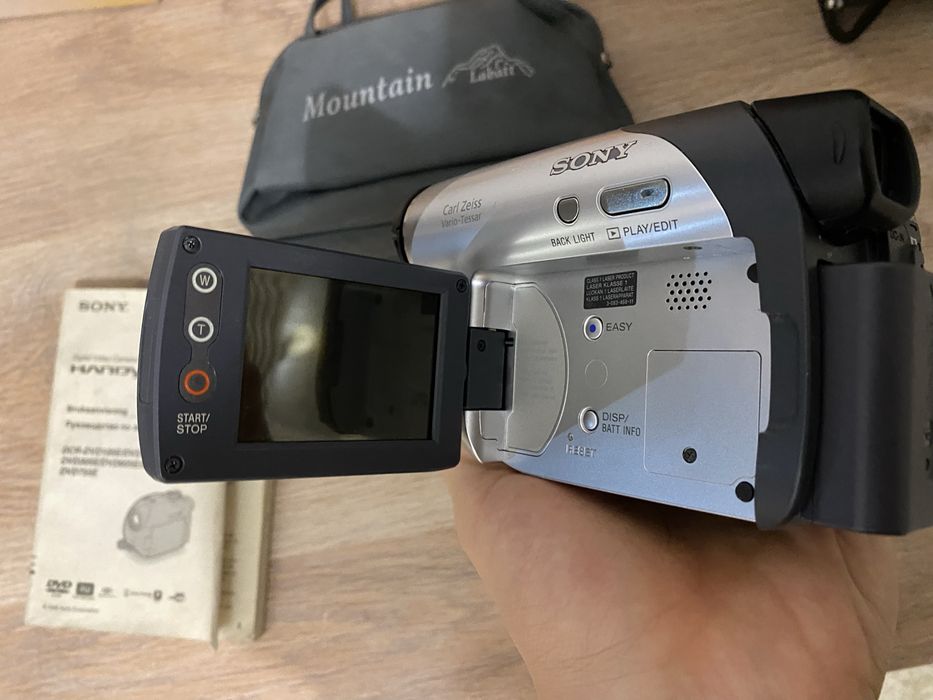 Sony Handycam DCR-DVD105E | Ретро видеокамера 2000-х