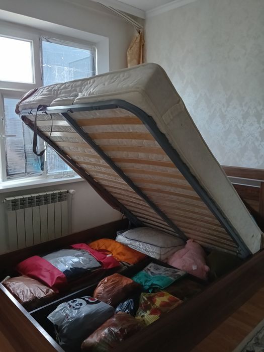 Двухместное кровать с матрасом