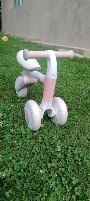 Bicicletă fără pedale / pushbike / tricicleta copii 1-3 ani alb-roz Juju Dody, stare foarte bună