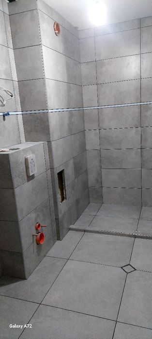 Поставяне на плочки