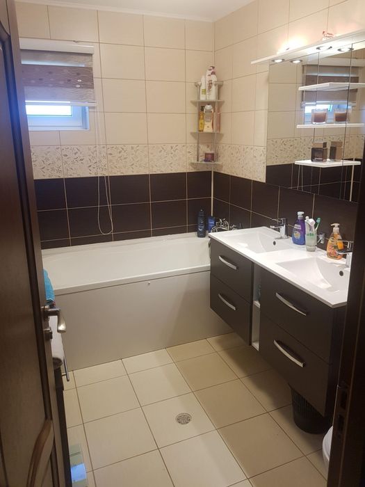 Vând casă tip duplex