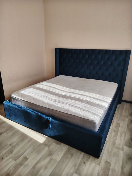 Кровать с матрасом