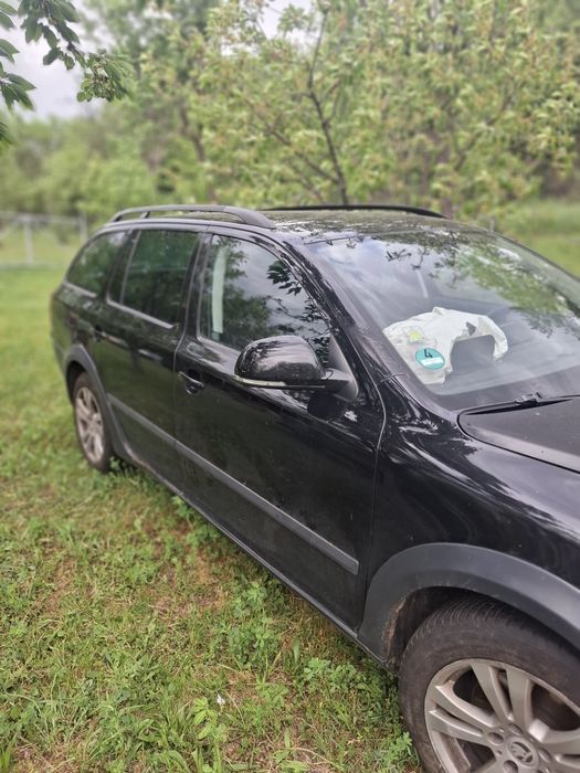 Vând  skoda octavia scoat2013 . Avariată