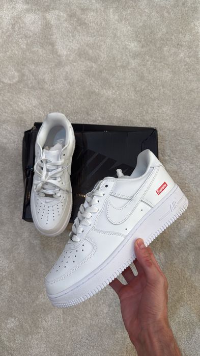 Adidasi Nike Airforce 1 Low x Supreme albi