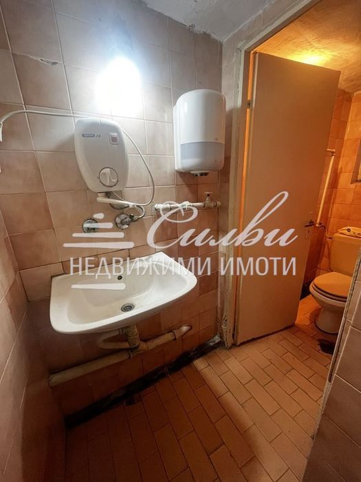 Дава се под наем Офис в Шумен, Център - 100 кв.м за 856.8 € - Снимка #3