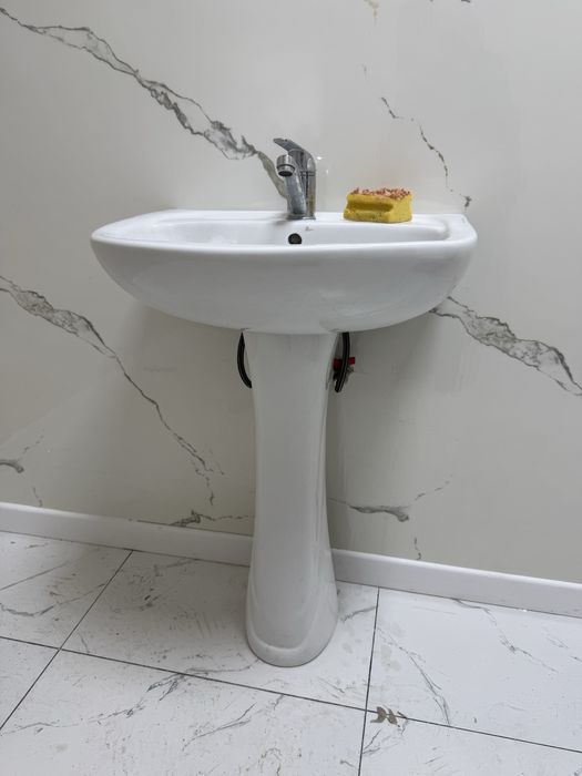 Раковина на ножке