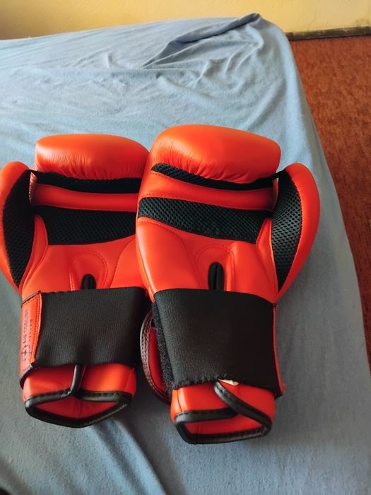 Боксови ръкавици