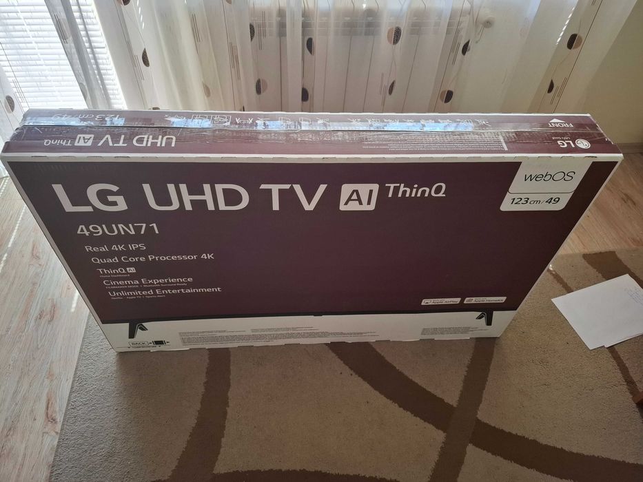 LG UHD 49 UN 71