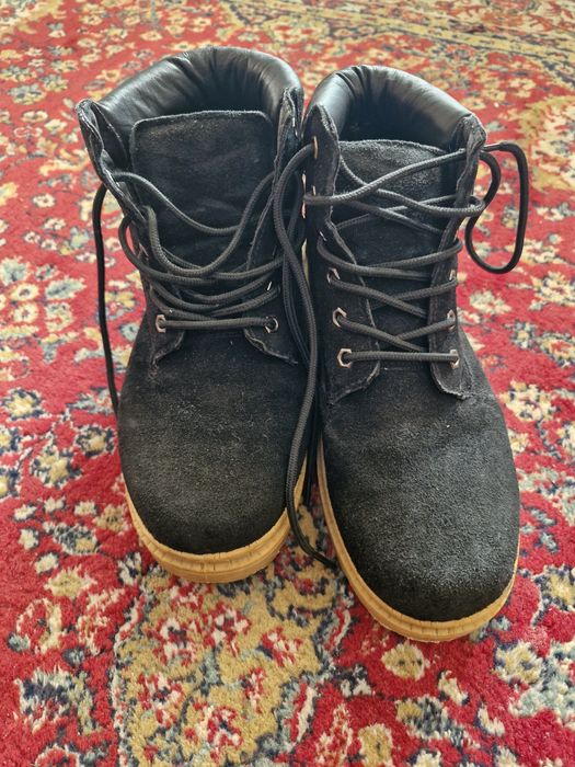 Продават се дамски боти