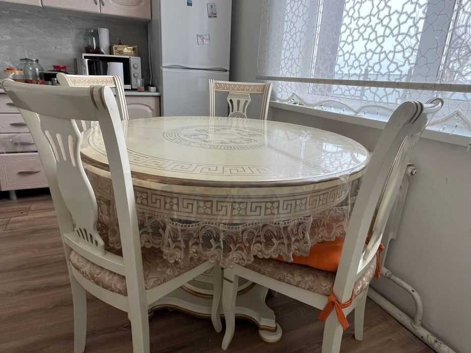 Кухонный стол...