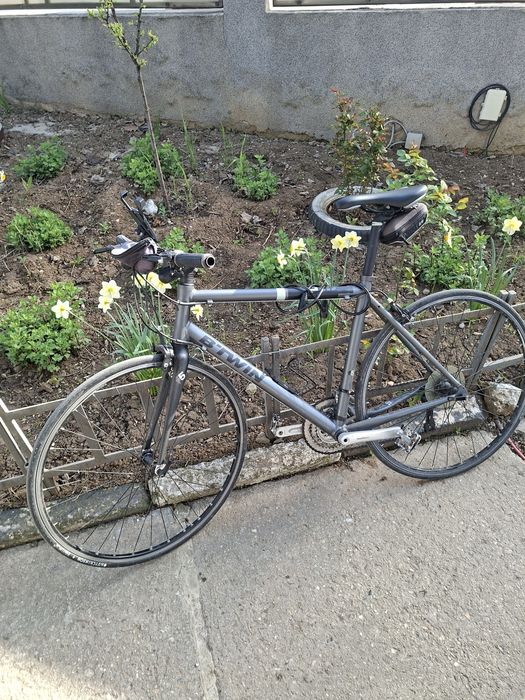 Bicicleta B TWIN,ușoară,roti subtiri-ideala oras!