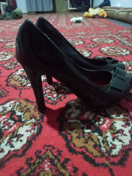 Туфли 150 000 ва басаношка 180 000