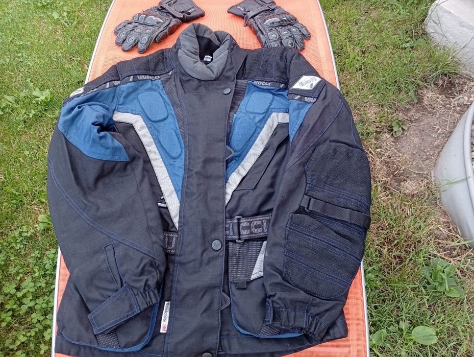 Vând echipament moto casca cizme geci pantaloni
