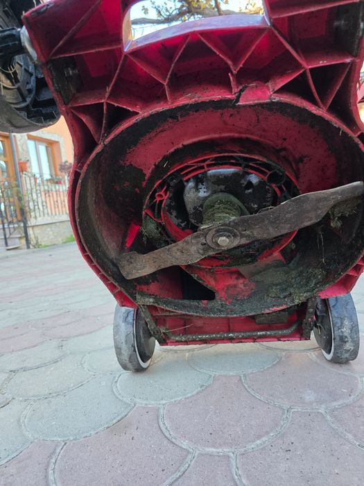 Mașina de tuns gazon Mountfield
