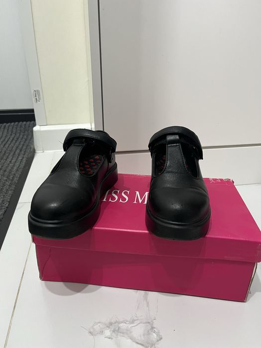 Продам туфли для девочки