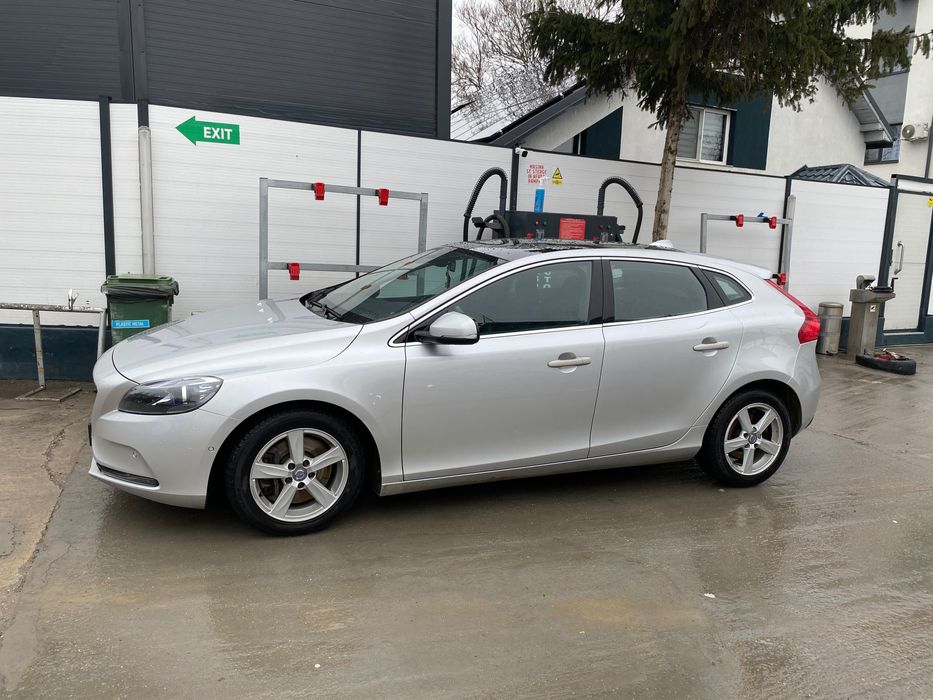 Volvo V40 D4 190CP | Panoramic | Harman Kardon | Istoric + CarVertical | Direcție nouă GARANȚIE