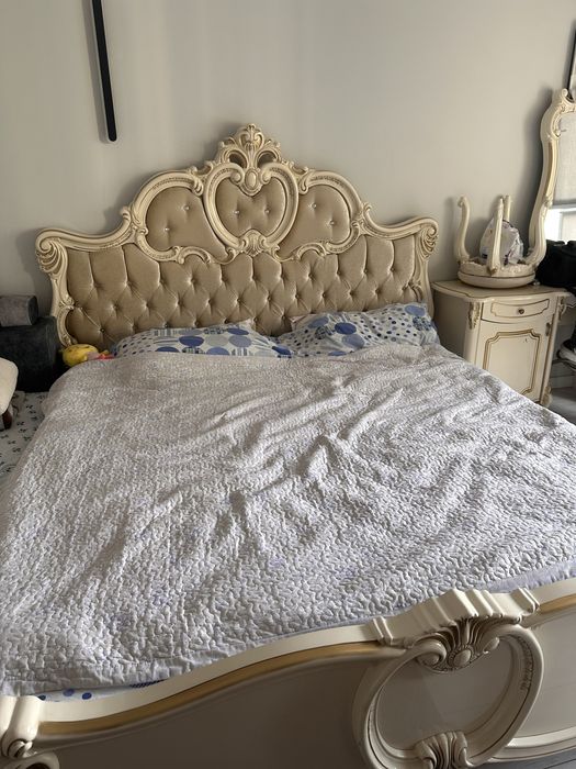 Спальная гарнитура продается