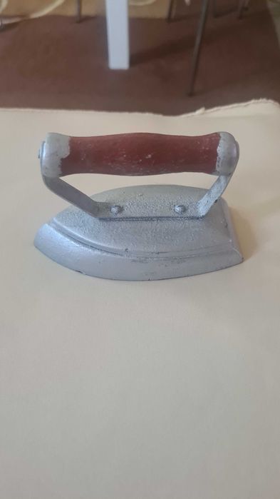 Fier de calcat jucarie pt copii din anii 1970, Aradeanca.