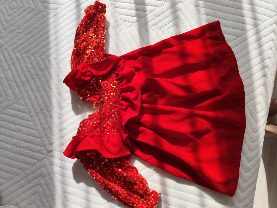 Продам платье на девочку состояние хорошее