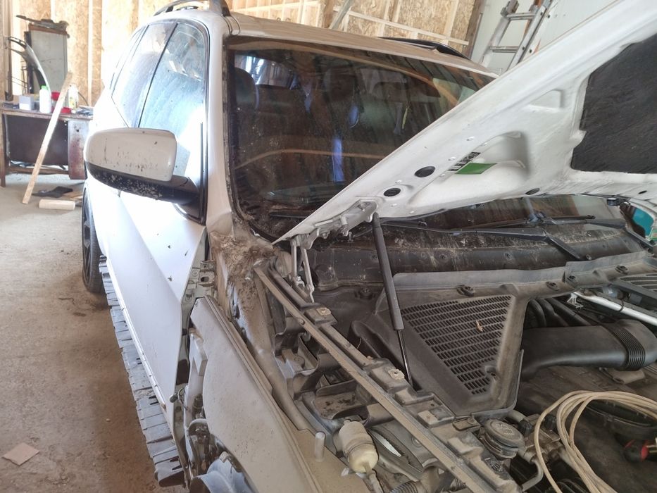 Dezmembrez bmw x5 e70 3.0d 235 cp