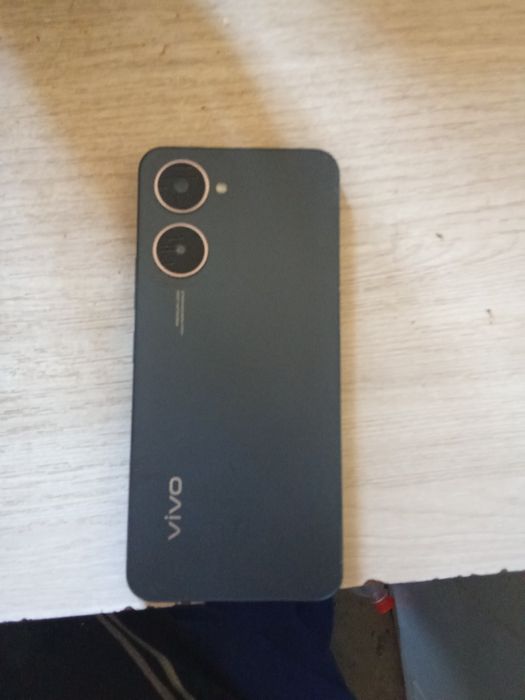 Продам телефон Vivo Y03