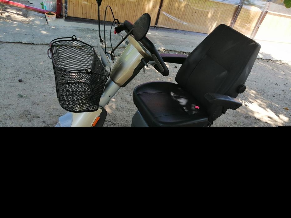Vând scuter electric persoane cu dizabilități...