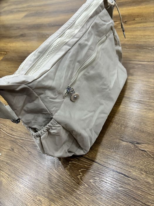 Geantă crossbody impermeabilă, spațioasă, cu multe buzunare Mindesa